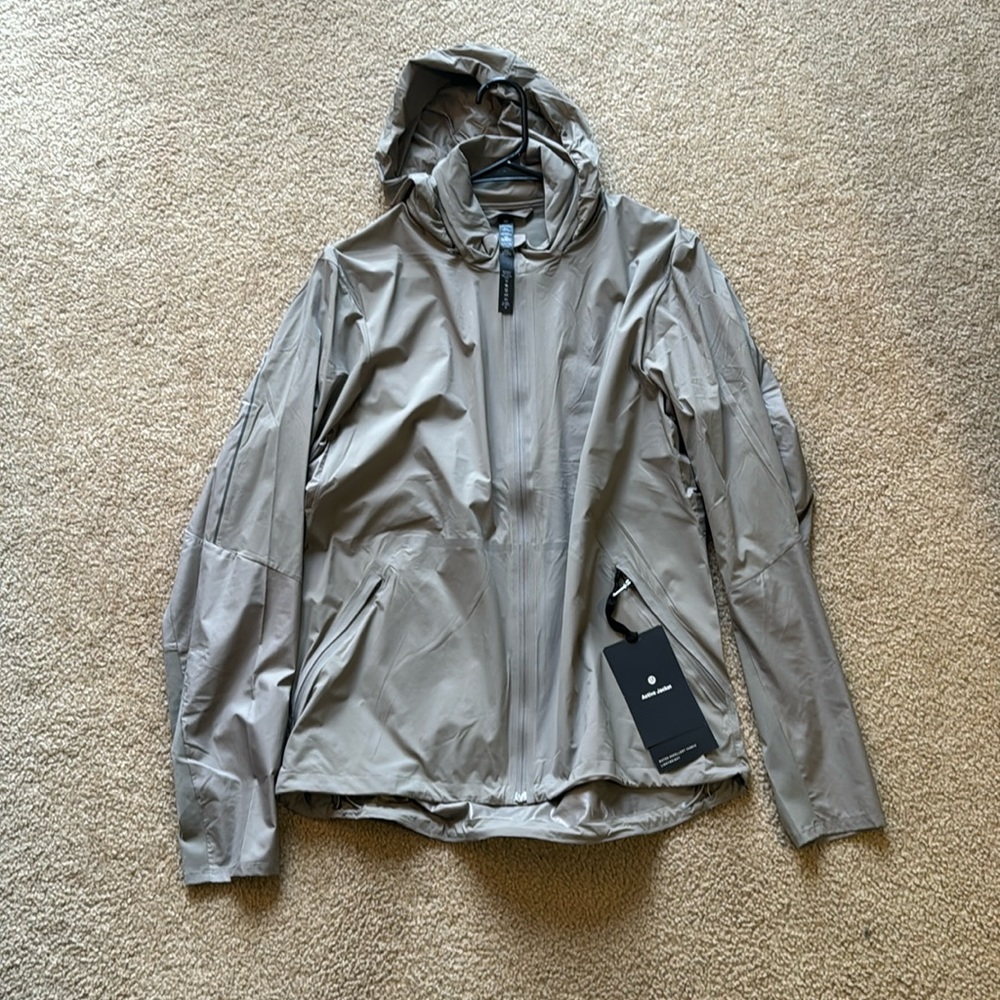 Lululemon Active Jacket Size M NWT